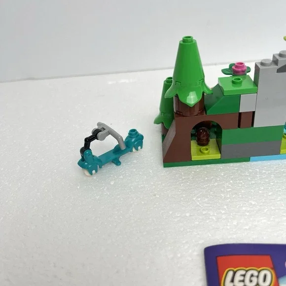 LEGO 41677 Friends Forest Waterfall Olivia Andrea Squirrel Scooter Diamond - Picture 10 of 11